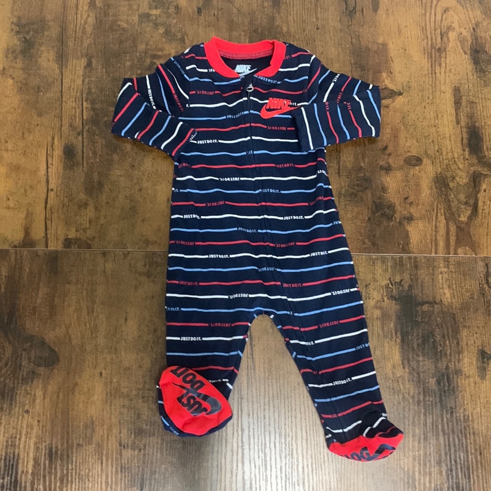 NIKE long sleeve onesie